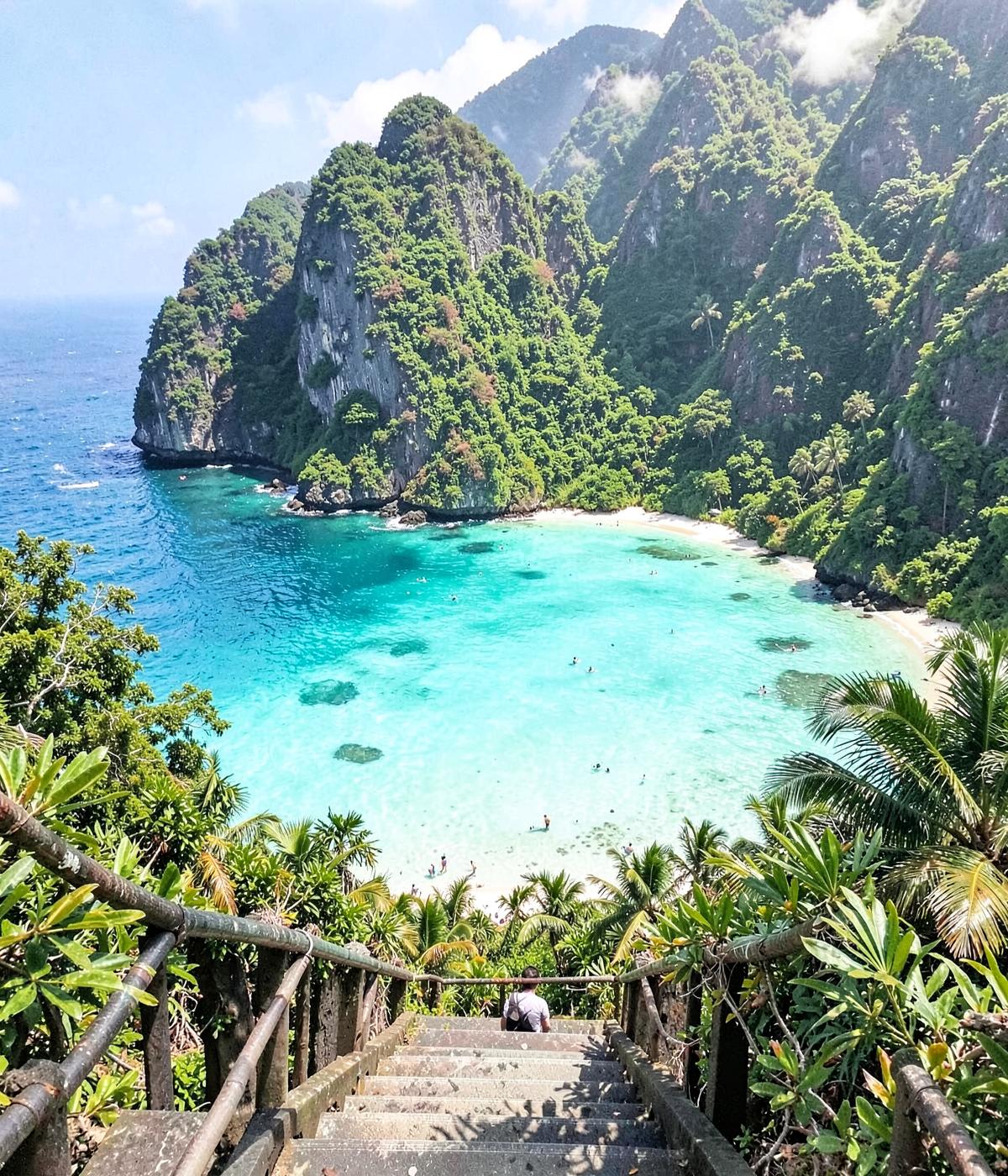 Praia paradisíaca vista de mirante